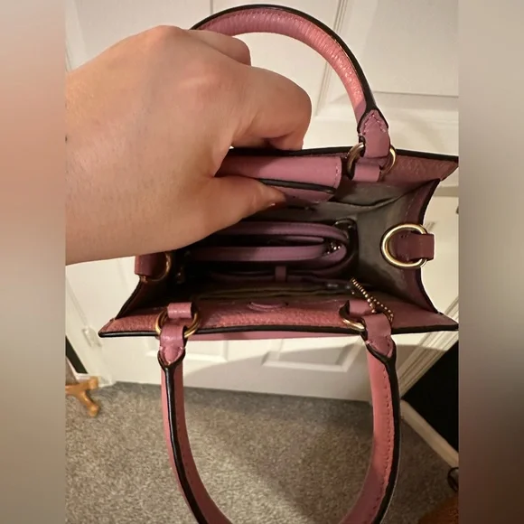 NWT COACH MINI PEPPER CROSSBODY - HEART PETAL PRINT (WITH COIN PURSE) - Picture 6 of 13